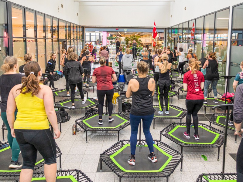 Jumping Fitness-event med trampoliner